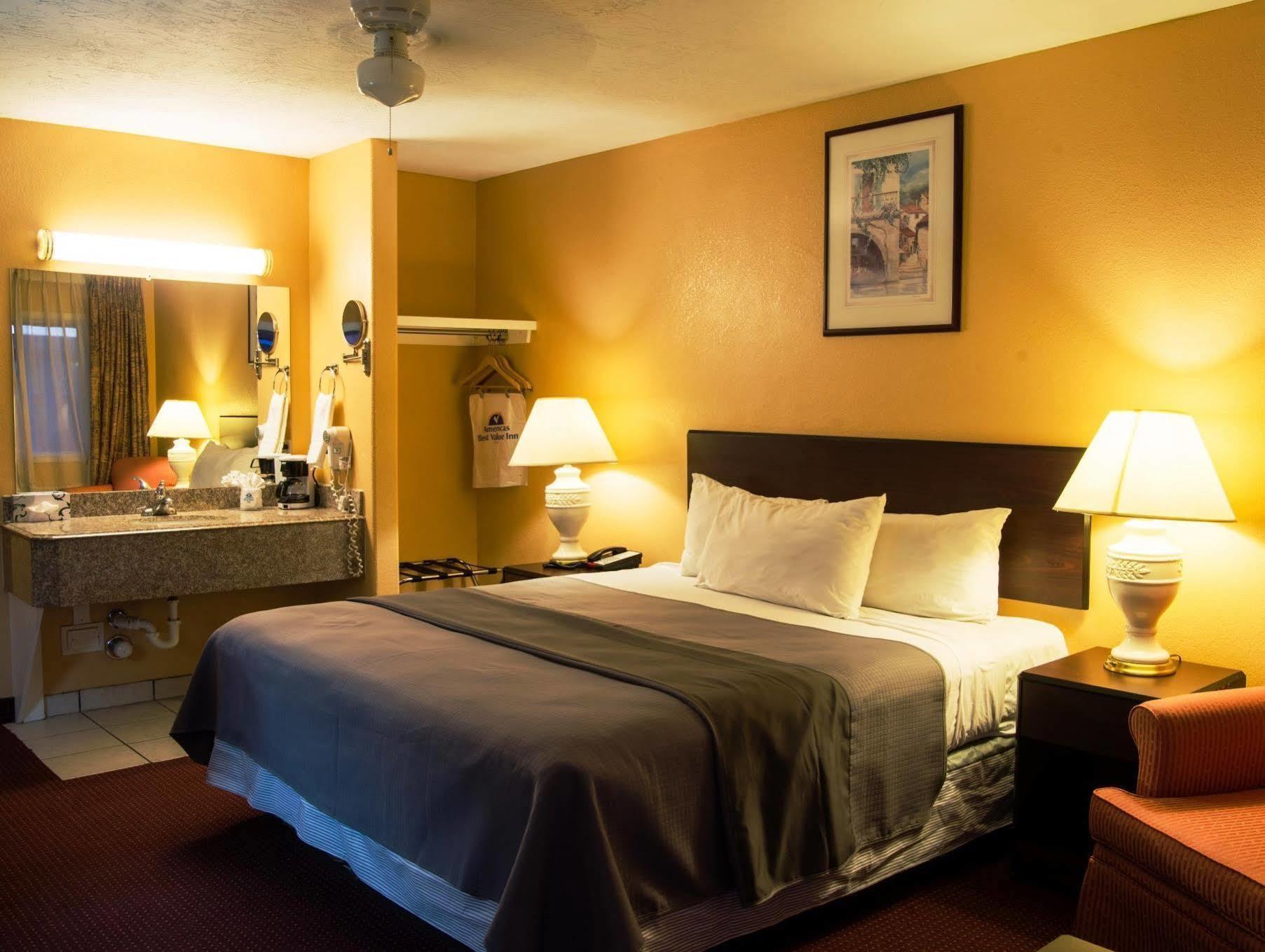 Baymont By Wyndham Socorro Motel Екстериор снимка